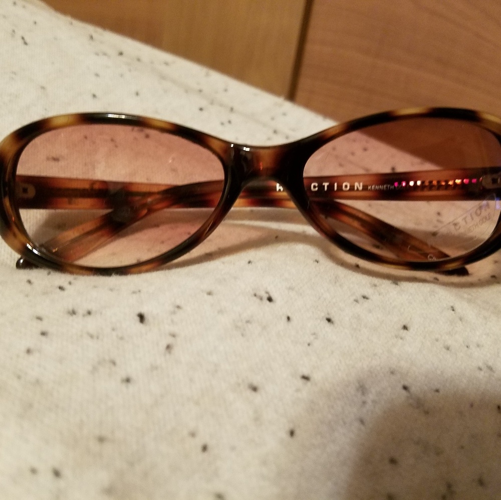 Reaction Kenneth Cole Sunglasses - Picture 2 of 7